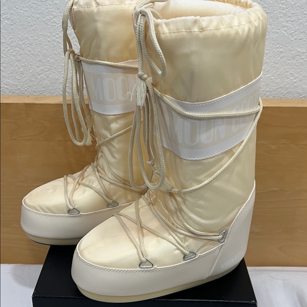 Moon Boot Women's Beige Winter Boots